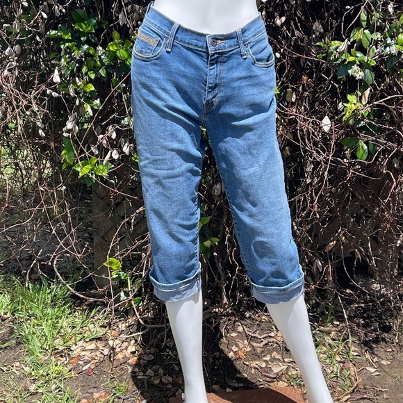 Levi’s 515 Capri Mid Rise Whiskering Factory Fading Jeans - Picture 1 of 8